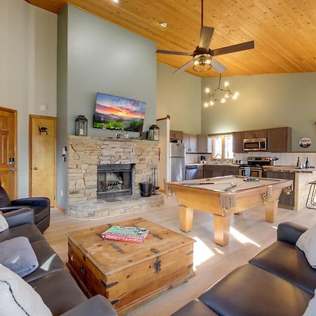 Gatlinburg Mountain Cabin With Hot Tub, Deck And Games Eksteriør bilde